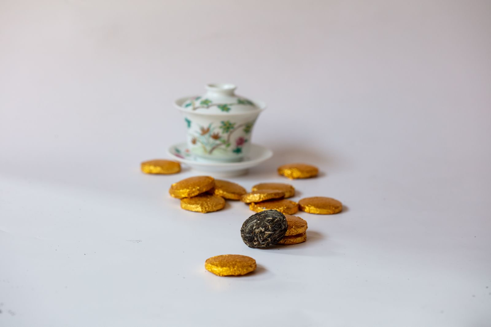金色茶样与茶席细节